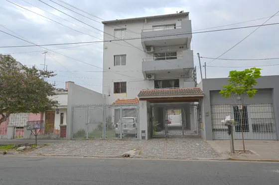 Departamento 2 Ambientes Con Cochera En Venta Caseros!