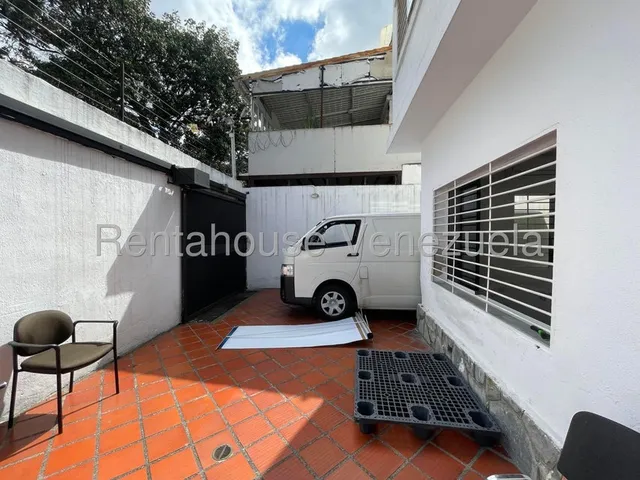 Segundo Piso De Excelente Casa Comercial A Pie De Calle En Alquiler Los Chaguaramos I