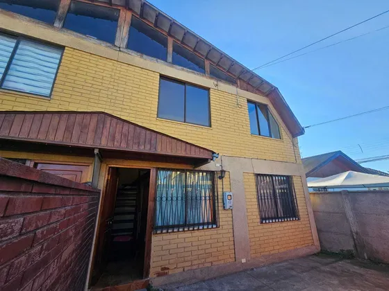 Arriendon Casa Centro 3d,2b,1e, Patio  (100676)