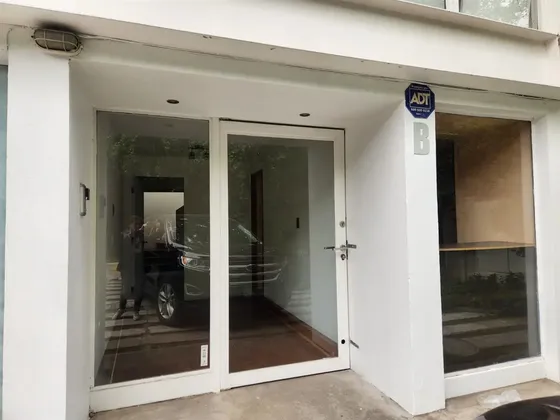 Gran Local Comercial En Arriendo En Lo Barnechea
