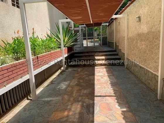 Apartamento En Venta Los Palos Grandes 24-9790 Lv