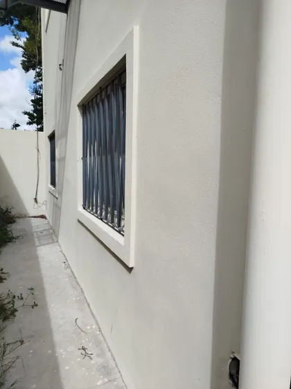 Departamento En Planta Baja Con Entrada Independiente Con Doble Portón De Seguridad.