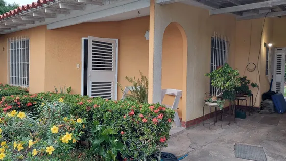 Casa En La Urb. C.r. La Macarena Ve13-006zo-lfaj