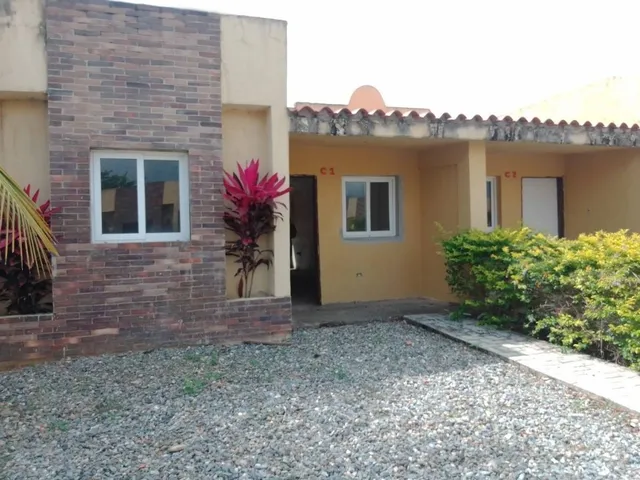 Century 21 Mónaco Tucacas, Vende Bella Casa Muy Cómoda De 150mts En Obra Gris   