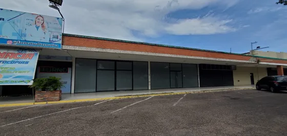 Local Comercial En El Centro Comercial Las Lomas En Venta 
