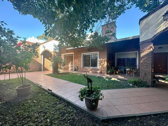 Casa Céntrica En Belén De Escobar