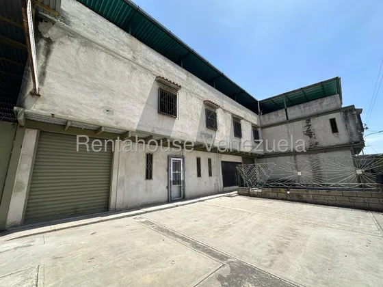 Edificio En Venta Con 1900 Metros Construccion Locales Area De Carga Y Descarga Terraza Y Mas Excelente Ubicacion La Romana Estef 25-13780