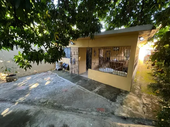 Casa En Venta Villa Claudia , Con Buen Patio. !