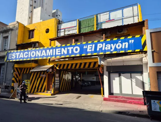 Cochera, Playa De Estacionamiento, 5 Departamentos  La Rioja 945, Centro, Córdoba. Argentina  5 Dep