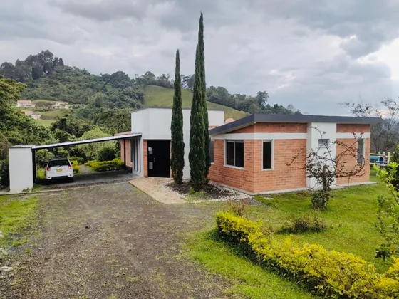 Casa Campestre En Venta En Santa Rosa De Cabal. Cod V8014624
