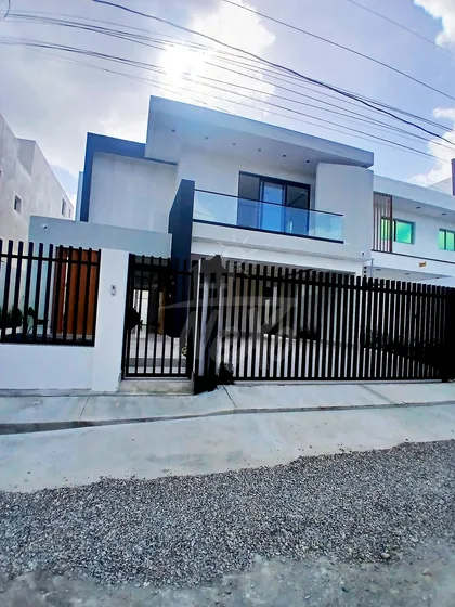 Hermosa Casa En Venta Residencial Cerrado, Santiago Hfc-236
