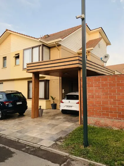 Casa Familiar De 160 M2 | 4 Dormitorios | 4 Baños | Cond.