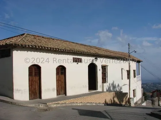 Mary Lucena Vende Muy Cerca De Las Lomas De Cubiro, Este Espectacular Hotel Colonial Con Una Prodigiosa Vista Al Majestuoso Valle De Quíbor. Cómodas Habitaciones, Salón De Eventos, Tasca, Restaurante.