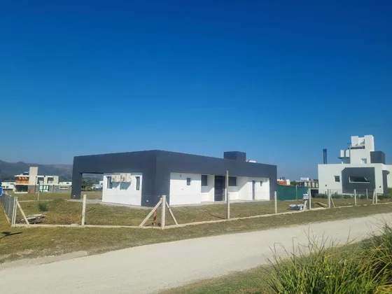 Casa En Venta Puerto Del Aguila - Excelente Ubicación Vista Al Lago