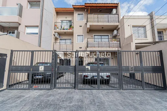 Venta Departamento 2 Ambientes Con Amplio Parque En Ramos Mejia.