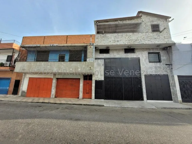 Edificio Comercial En Venta Barquisimeto Gisselle Lobo Vende Amplio Edificio Comercial A Pie De Calle En El Centro De La Ciudad 3 Niveles Mini Local Tanque 7000 Litros Y Aires Acondicionados 2 5 1 4 0