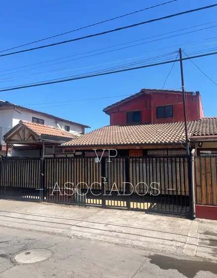 L I Q U I D A C I O N - Recién Rebajada - Casa 4 D Y 1 B.