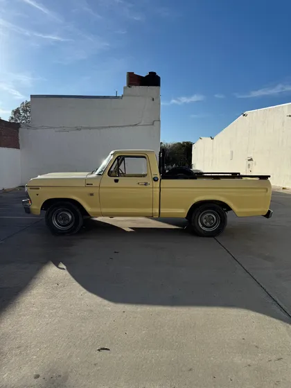 Ford F-100 4.2 V8