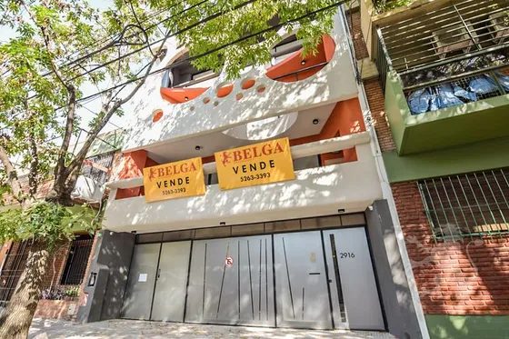 Excepcional Semipiso Monoambiente Divisible- Cochera Fija - Patio - Parrilla - Apto Profesional