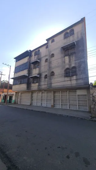 En Venta Edificio Con Tres Apartamentos Amplios Y Local 