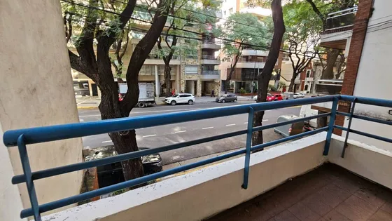2 Ambientes Amplio Con Balcon En Pedro Goyena