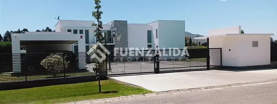 Casa En Venta De 5 Dorm. En Calera De Tango, Aepp