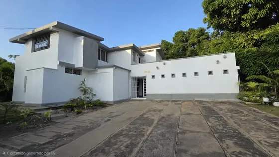 En Venta Casa Comercial En Lecheria Con Amplio Terreno