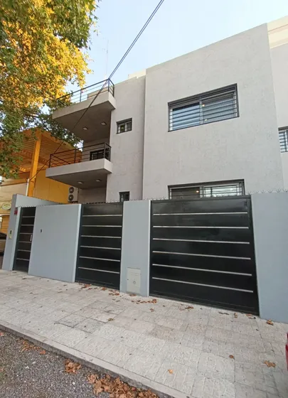 Venta O Alquiler De Casa A Estrenar. 4 Plantas, Full Amenities- Banfield O.