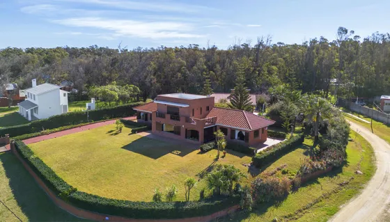Balneario Bella Vista - Frente Al Mar - 340m2 Y Lote 3000m2