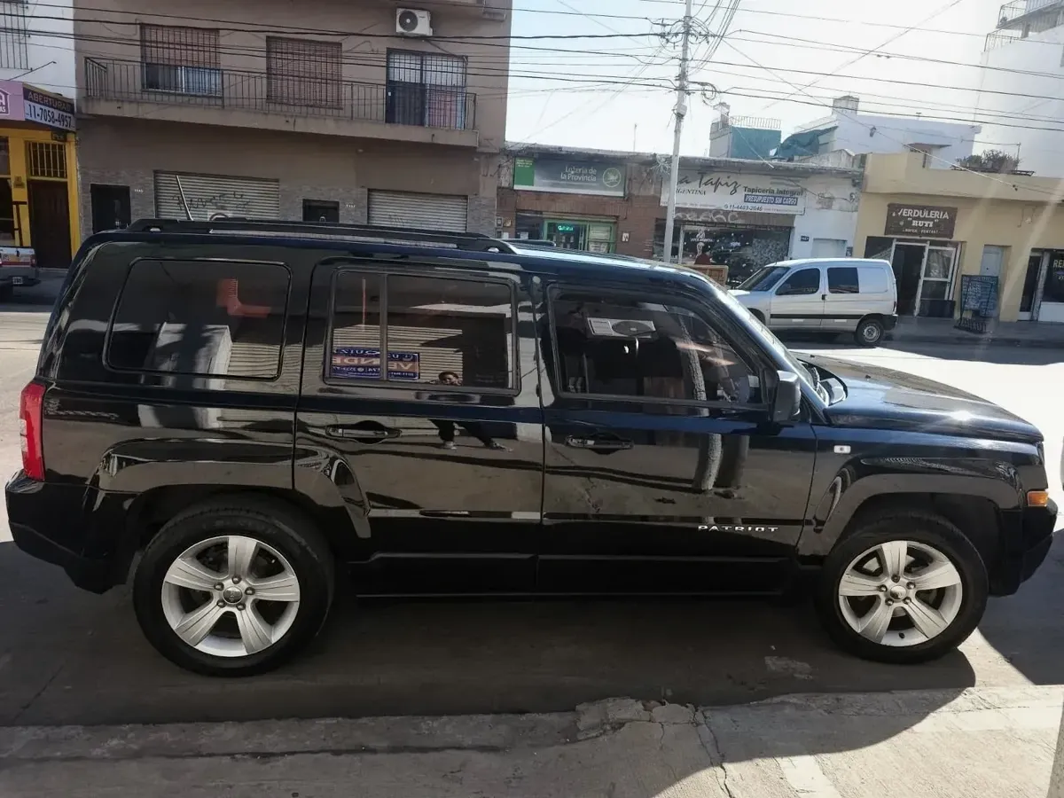 Jeep Patriot 2.4 Sport 4x4 170 hp Manual Transmission