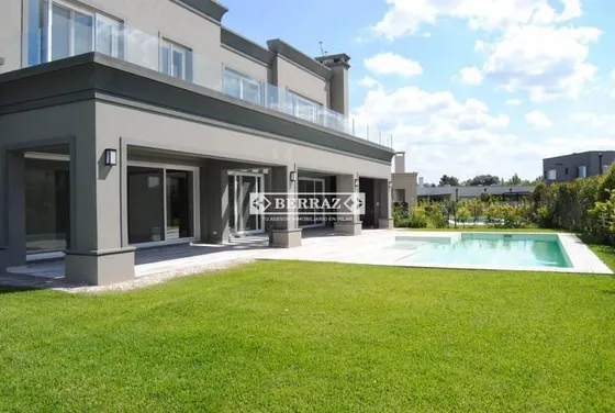 Casa Venta 8 Ambientes En Ayres Plaza Lote De 766 M2