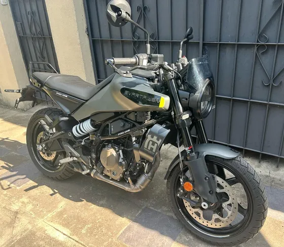Husqvarna Svartpilen 250 Enero 2025