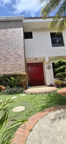 Grabiela R Vende Casa. Trigal Norte, Dos Plantas. Clientes 