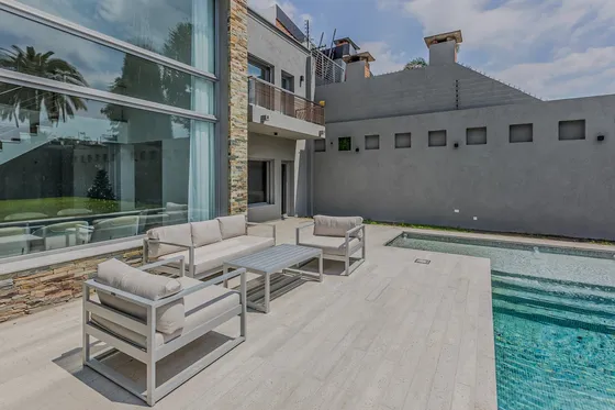 Exclusiva Casa Haedo Chico 8 Amb Refac A Nueva C Piscina