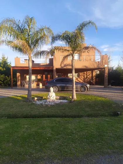 Venta Casa 3 Dormitorios La Magdalena Con Cochera