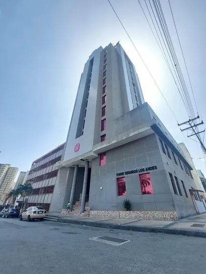 Oficina Torre Seguros Los Andes, Urb. Centro Norte. Plof-122