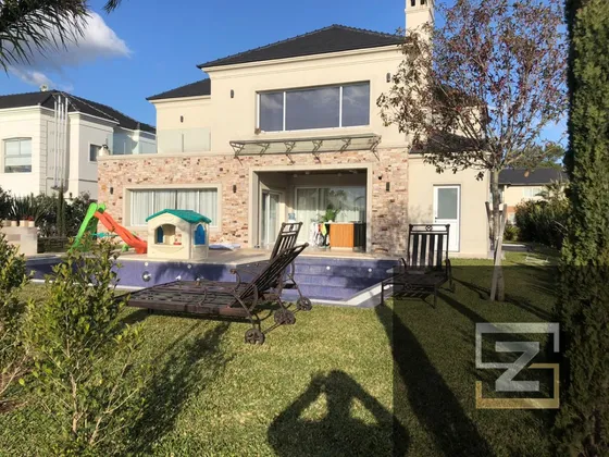 Casa En Venta 3 Dormitorios En Suite En Saint Thomas Este Oeste