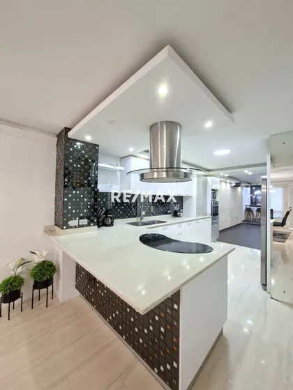 Apartamento Dúplex En La Urbanizacion Sabanamar, Cayo De Agua, Isla De Margarita Cod: 1410