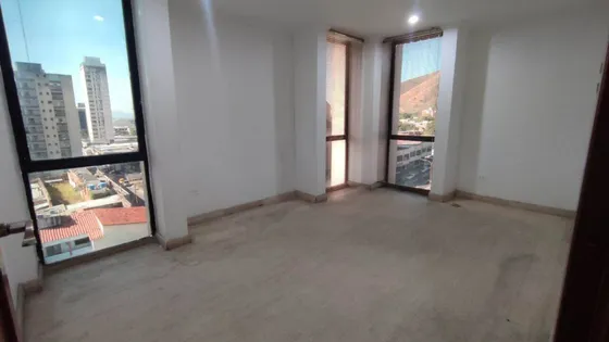 En Venta Oficina, Torre 4 Av. Cedeño, Oportunidad Az 232754