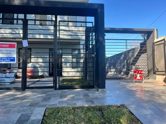 Venta Duplex 2 Amb Con Terraza Y Cochera. Financia