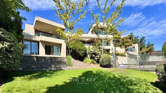 Casa En Venta De 6 Dorm. En Las Condes