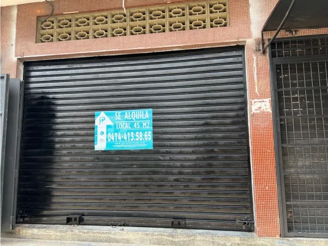 Se Alquila Local Comercial A Pie De Calle En La Candelaria.