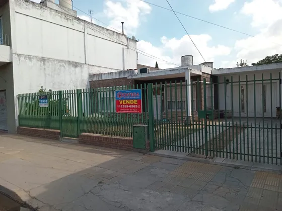 Venta Casa Sobre Av Perón Gran Ubicación