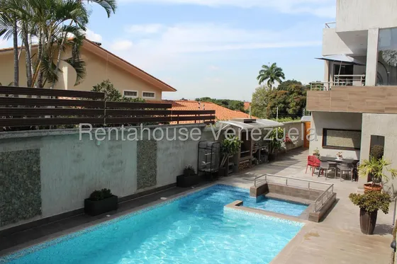 Casa En Alquiler Altamira Con Arquitectura Moderna Piscina Temperada Sauna Y Vista Panorámica #26-22142 Darlys