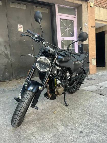 Moto Husqvarna Svarpilen 200