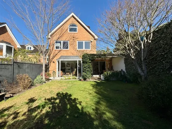 Acogedora Casa En Venta De 4 Dorm. Jardín De La Dehesa