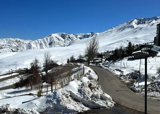 El Colorado / Refugio Con Salida A Cancha Y Terraza Norte