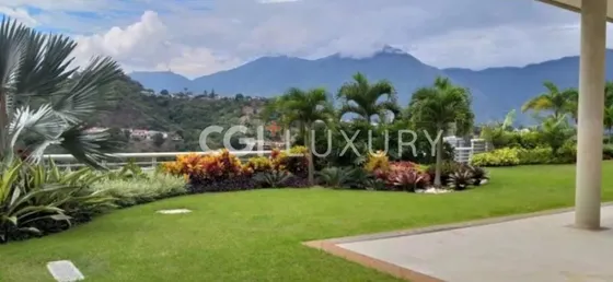 Cgi + Luxury Caracas Ofrece En Venta Exclusiva Mansion A Estrenar Conjunto Residencial Cerro Verde, Urbanización El Cafetal, Municipio El Hatillo Norte.