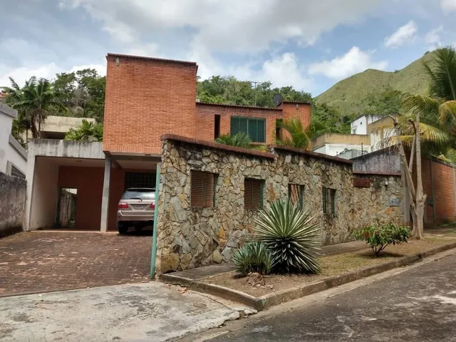 Annic Coronado Vende  Excelente Casa Calle Cerrada El Parral  Ref. 239701