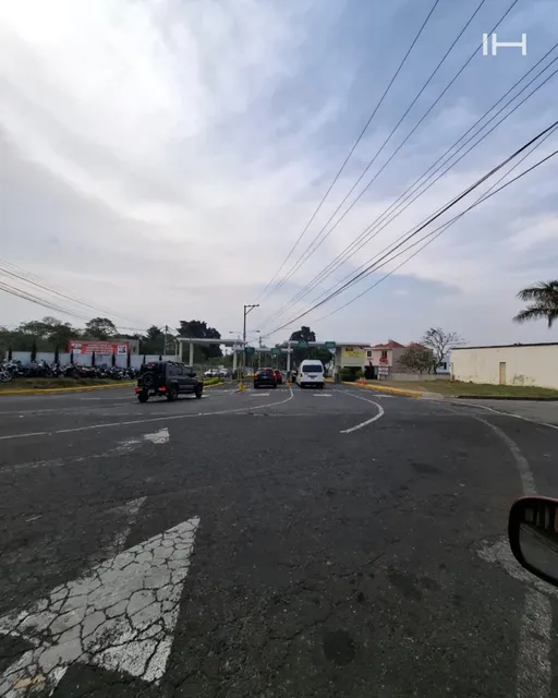 Se Vende Terreno De 20x20 En Hacienda Real Zona 16, Ideal Para Desarrolladores